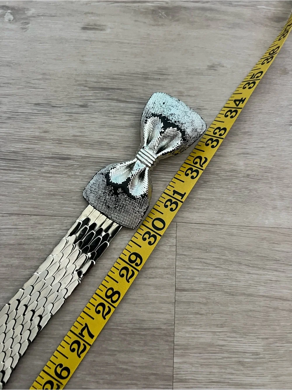 Metallic Silver Bow Accent Stretch Waist Fish Scale Belt 32 inch